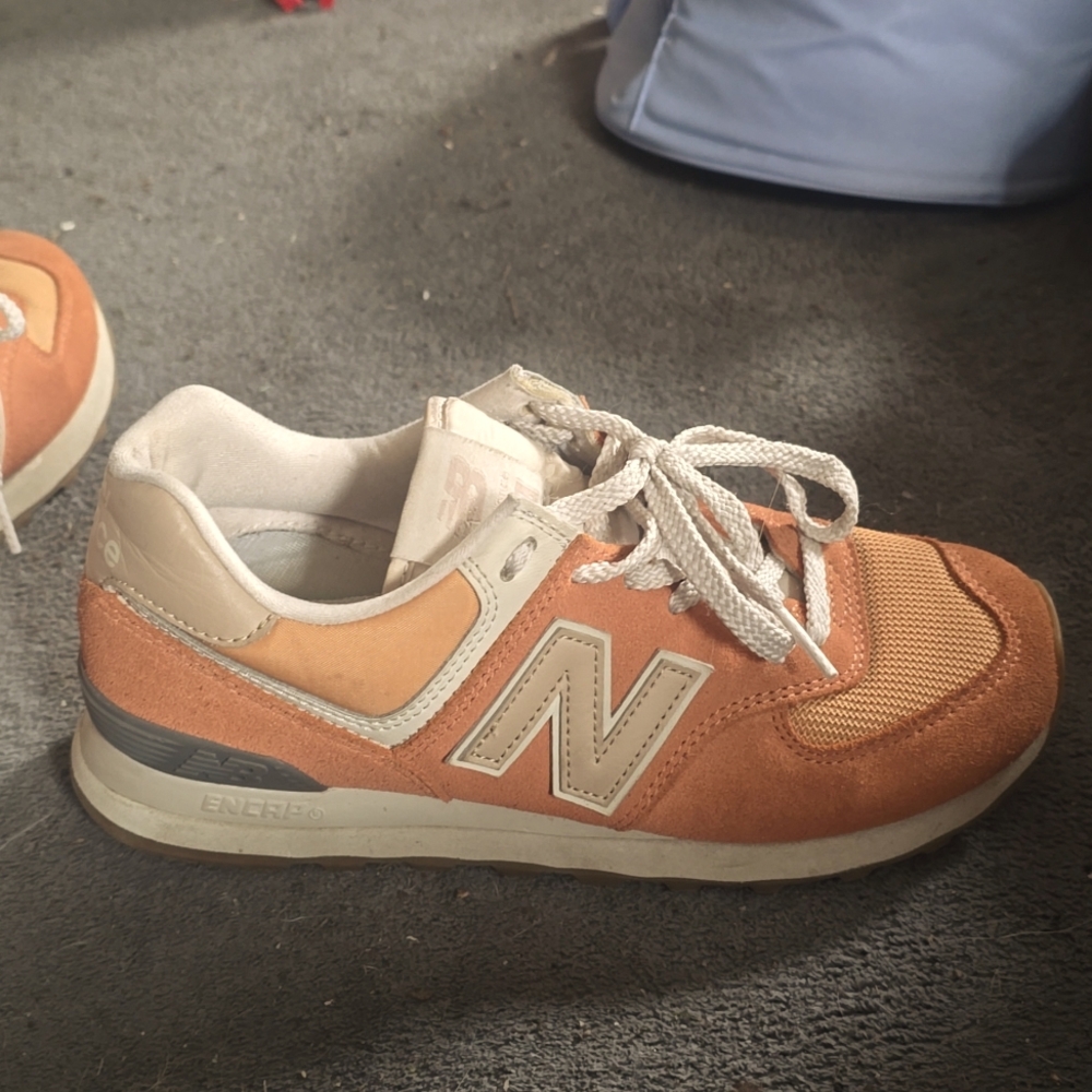 New Balance tennis shoes
